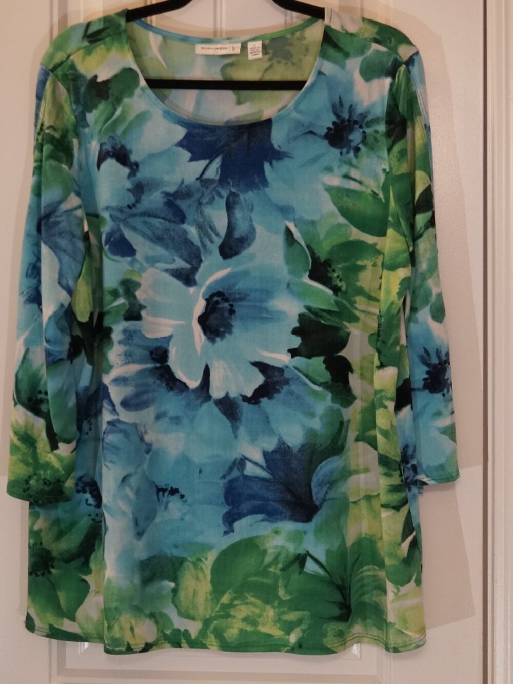 Susan Graver Liquid Knit Printed Top w/Split Sleeve Button Detail Size L